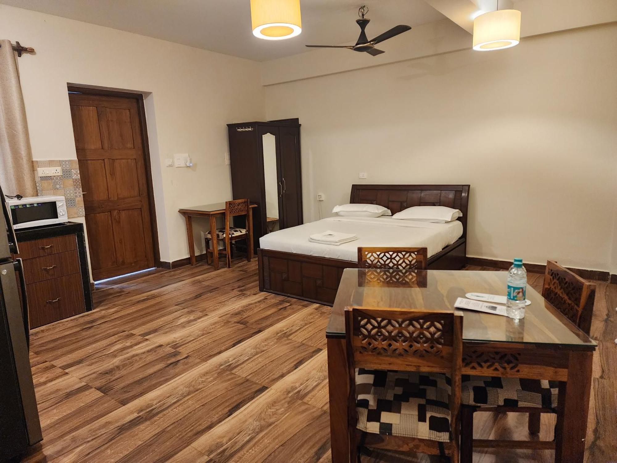Coastal Suites Apart Hotel ---- 8 Minutes Walk To Beach Бенаулим Екстериор снимка