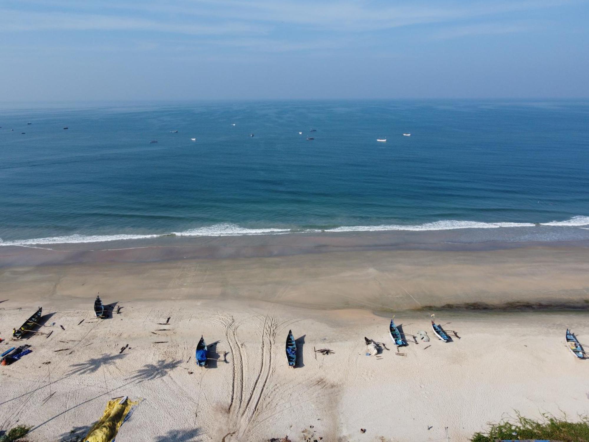 Coastal Suites Apart Hotel ---- 8 Minutes Walk To Beach Бенаулим Екстериор снимка